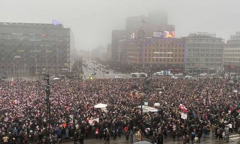 Hundreds in Greenland marched bravely freezing temperatures against the United States