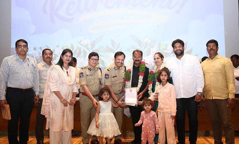 Hyderabad city CP VC Sajjanar durinf retirement event