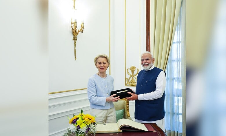 Indian Prime Minister Narendra Modi (right) with European Commission President Ursula von der Leyen (left)