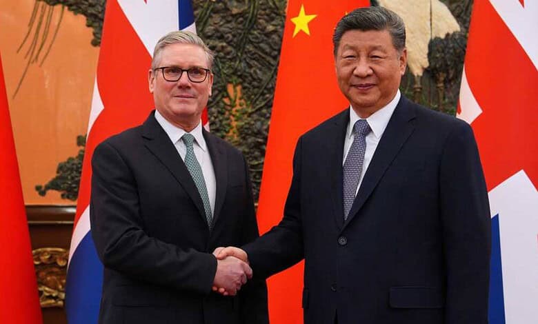 Britain's Prime Minister Keir Starmer, left, shakes hands with Chinese President Xi Jinping ahead of a bilateral meeting in Beijing, China, Thursday, Jan.29, 2026.
