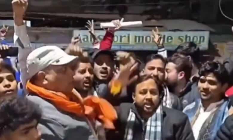 Right-wing outfit protest against the wedding reception of a Hindu girl and Muslim man in Uttar Pradesh's Shahjahanpur, family cancels the event