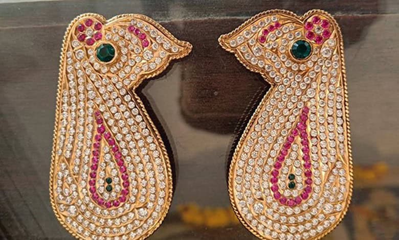 Hyderabad devotee donates a pair of precious stone-studded gold ear ornaments to Goddess Padmavathi