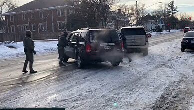 Image of the scene where a woman was shot by ICE agents in Minneapolis.