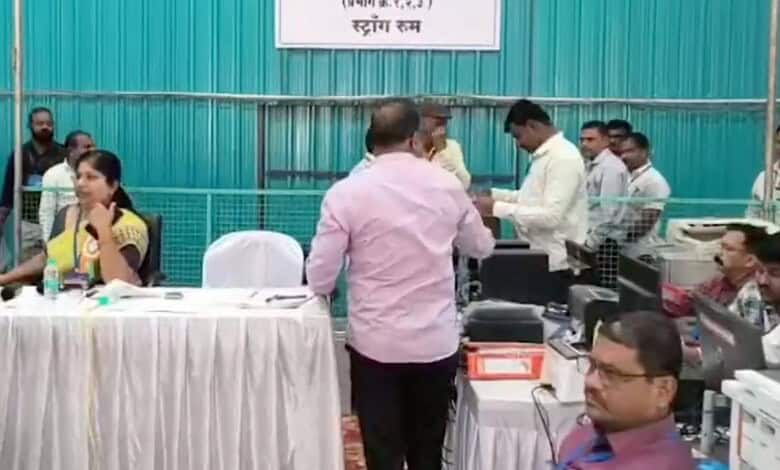 Poll officers begin counting in Maharashtra