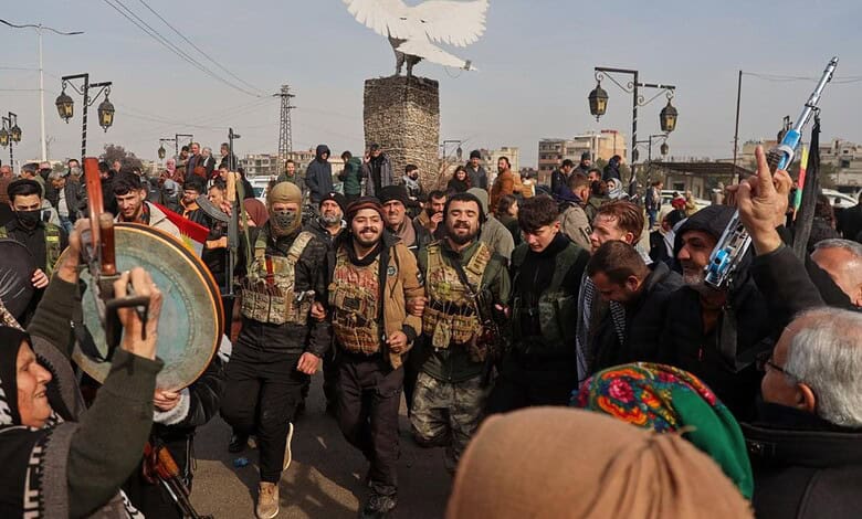 Kurdish fighters with the Syrian Democratic Forces (SDF) are cheered by local residents ahead of the end of a four-day truce with the Syrian government in Hassakeh, northeastern Syria, Saturday, Jan. 24, 2026.