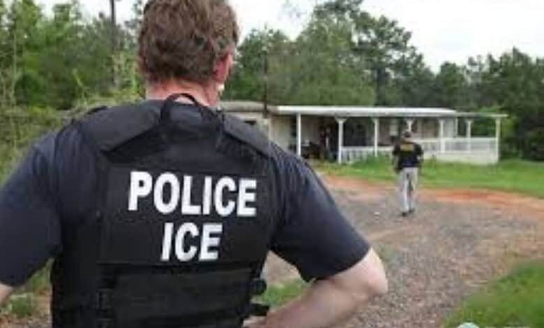An Immigration and Customs Enforcement agent