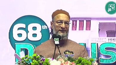 An elderly man in traditional attire speaking at a podium during the 68th Siasat Daily event.