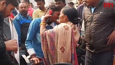 Students denied entry for arriving late at Bihar CBSE exam centre.