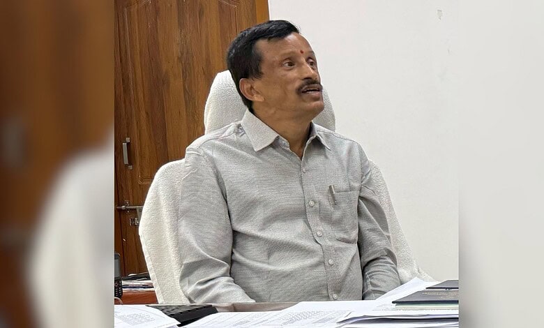GHMC official from Kukatpally caught taking Rs 15 lakh bribe