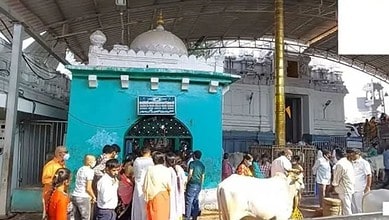 Telangana High Court passes orders protecting Dargah Hazrath Syed Tajuddin Khaja Bagh Sawar located inside the premises of Vemulawada temple from being relocated.