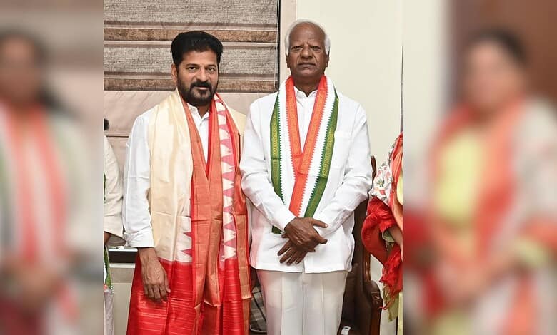 Image shows MLA Kadiyam Srihari with Telangana Chief Minister Revanth Reddy