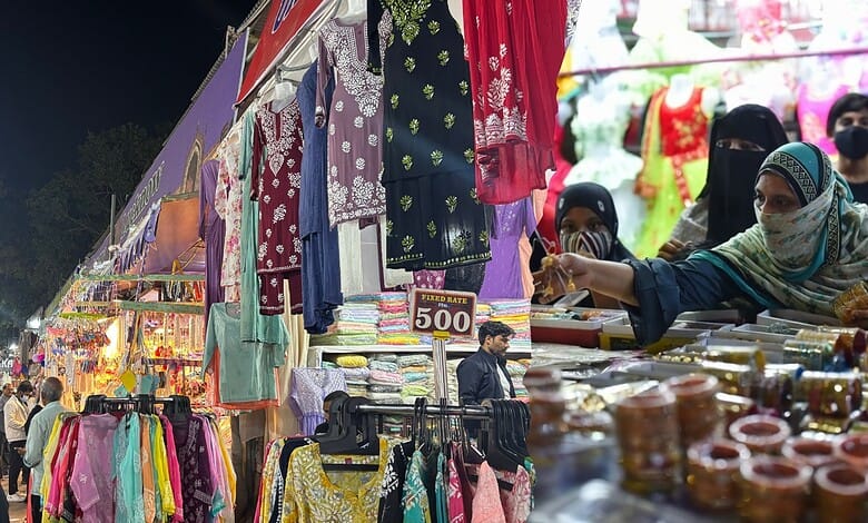 Numaish: When Hyderabadi women go on frenzy and men become bag holders