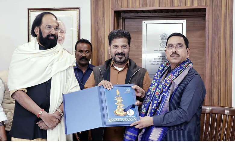 Telangana Chief Minister Revanth Reddy along with Civil Supplies Minister Shri N Uttam Kumar Reddy meet Union Minister for Consumer Affairs & Public Distribution Pralhad Joshi in Delhi