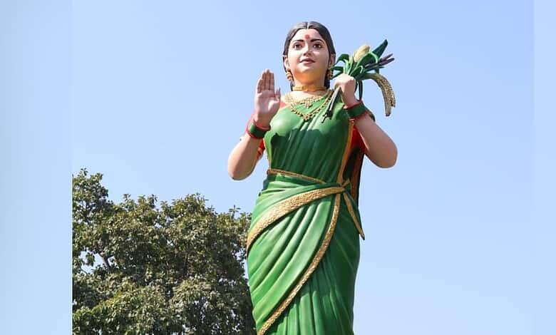 Telangana Thalli statue funded with ₹5.8 crore by Telangana government, symbolising state pride and cultu.