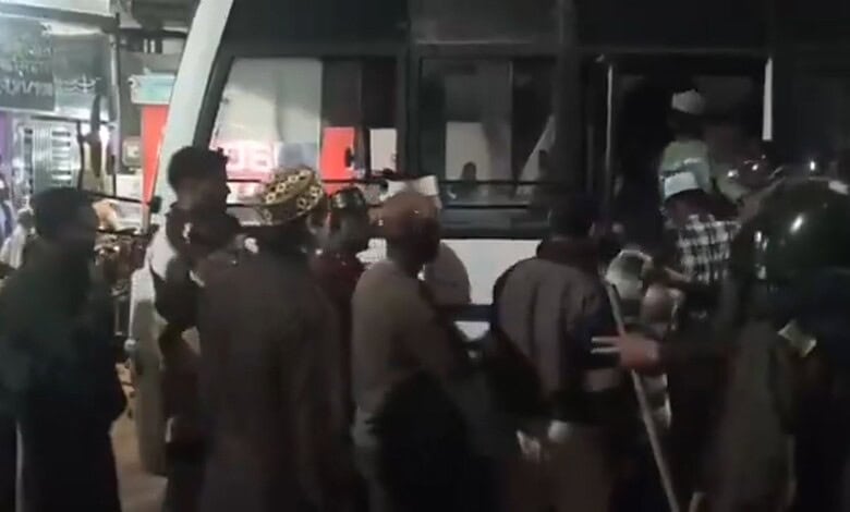 Crowd clashes over loudspeaker during Taraweeh and Aarti, causing a communal altercation.