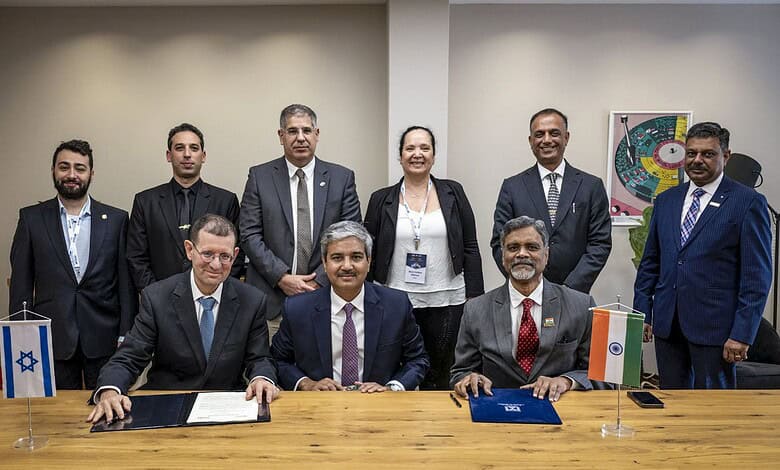 Indian and Israeli officials sign defence cooperation MoU during a formal meeting.