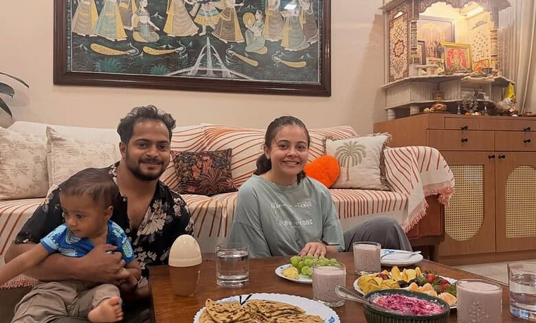 Devoleena with her family