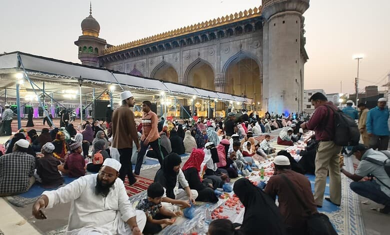 First iftaar served at Makkah Masjid, Hyderabad on February 19.