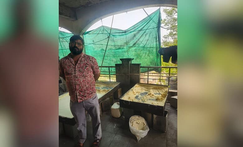Police raid on substandard fenia unit in Jiyaguda ahead of Eid, Hyderabad authorities inspect food safety.