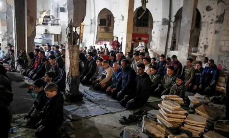 Palestinians pray during Taraweeh in Gaza after ceasefire, marking a significant moment in Ramadan 2.
