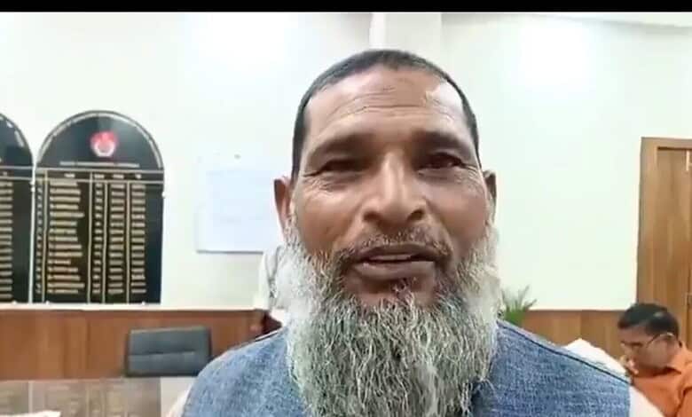 Honest scrap dealer returning Rs 15 lakh jewellery to owners, showcasing integrity and trust.