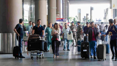 Passengers return from Middle East amid the escalating conflict