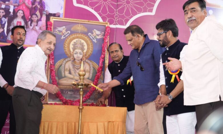 Hyderabad: Azharuddin promotes harmony at Mahavir Jayanti celebrations