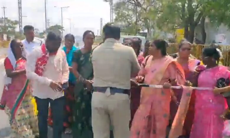 ASHA workers protest at Ponnam Prabhakar's camp office in Husnabad, detained