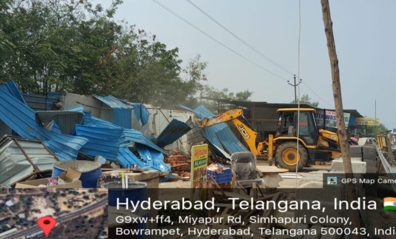 HYDRAA removes encroachments from Nagireddy Kunta in Gandipet