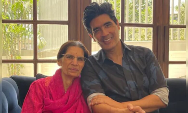 Manish Malhotra with mother Garima