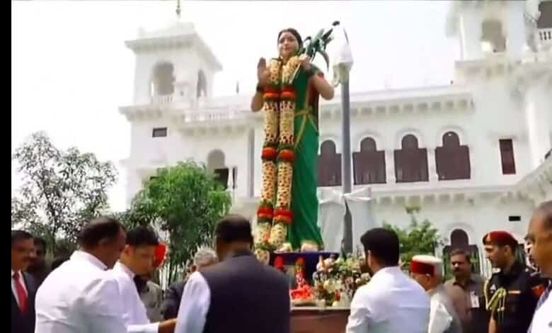 Telangana government officials and dignitaries unveil the Telangana Thalli statue at the legislature prem.