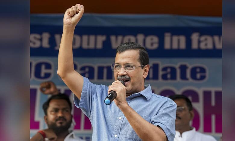 Kejriwal speaking passionately at a rally, urging 27 lakh deleted voters to back TMC in Bengal elections.