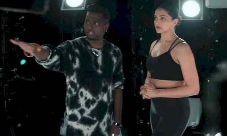 Deepika Padukone on set while filming for Raaka and King, despite her pregnancy.