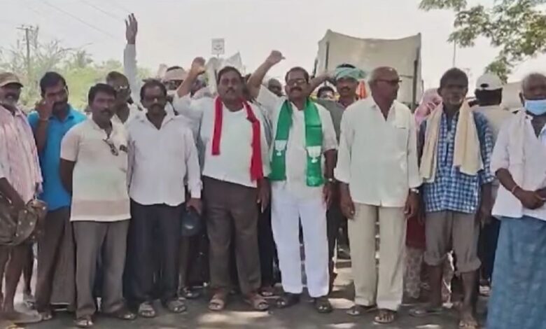 Farmers block Kodad-Khammam road over delayed paddy procurement in Telangana