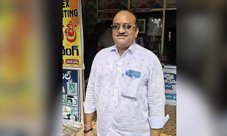 A TGSRTC driver who set himself ablaze, resulting in his death, with buses remaining off roads for the th.