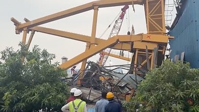 Crane collapse at Telangana prefab manufacturing unit, causing fatalities among workers.