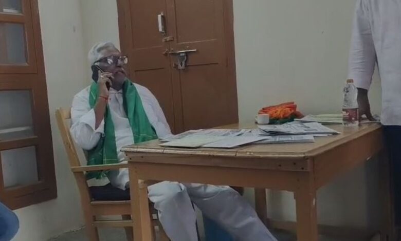Jeevan Reddy speaks on the phone