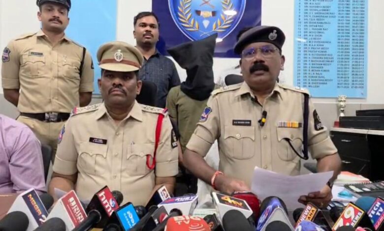 Mehdipatnam police address the media regarding Tolichowkhi murder case