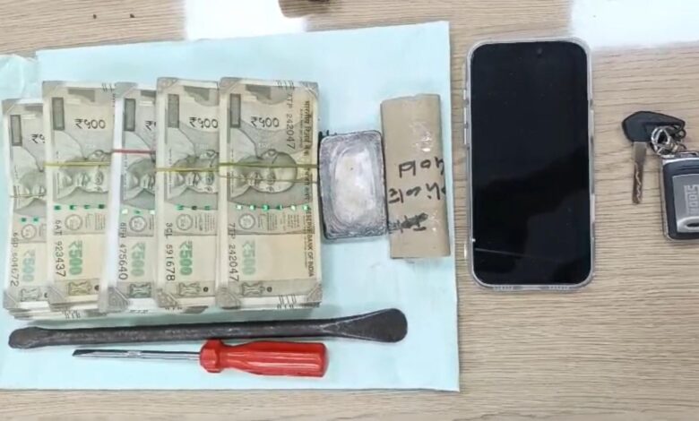 Hyderabad Police nabs railway track burglar; cash, silver seized