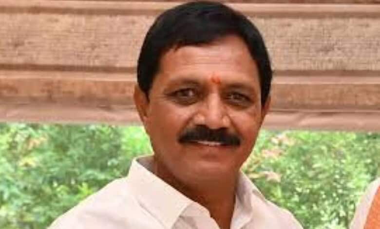 A Telangana Congress leader questions MP Arvind regarding the turmeric board, highlighting political conc.