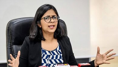 Swati Maliwal speaking passionately, criticising Kejriwal's leadership and work approach.