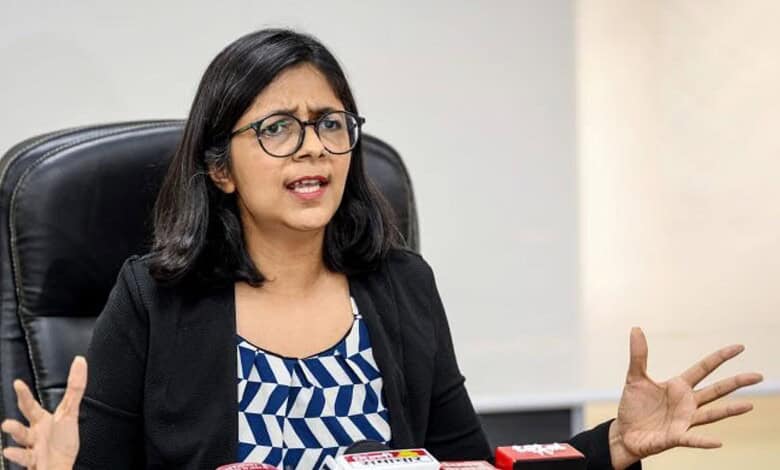 Swati Maliwal speaking passionately, criticising Kejriwal's leadership and work approach.
