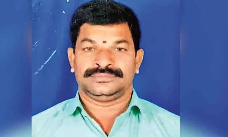 Man in green shirt with mustache and bindi, portrait photo for The Siasat Daily.