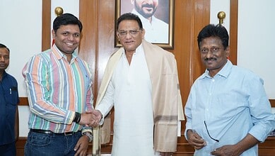 Doctor Mishil Parekh (Left) meet Mohammed Azharuddin