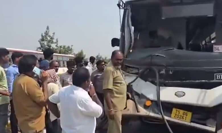 TGSRTC bus collides with lorry in Telangana’s Medak, several injured