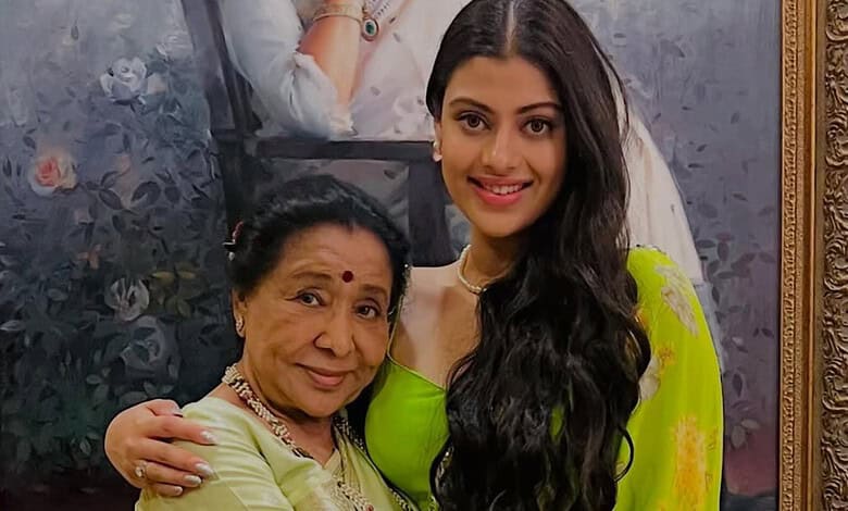 Asha Bhosle and Zanai Bhosle