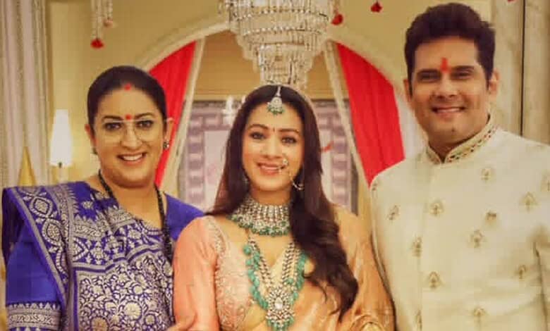 Barkha Bisht at a traditional event, smiling with two co-actors from Kyunki Saas Bhi Kabhi Bahu Thi 2.