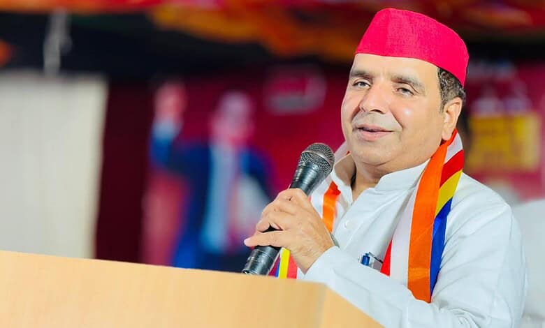 Dharmendra Yadav speaking at a rally about bill for OBC and Muslim women quotas.