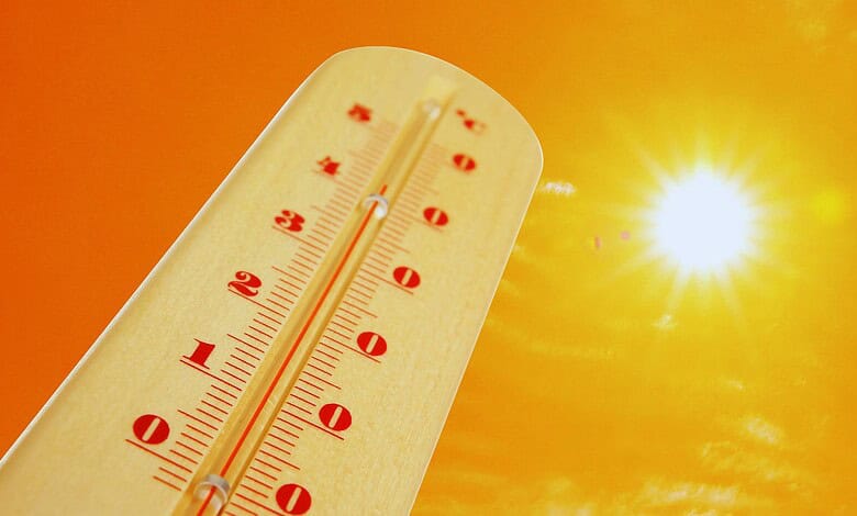 Thermometer showing high temperatures under a bright sun, highlighting heat risks in Telangana.