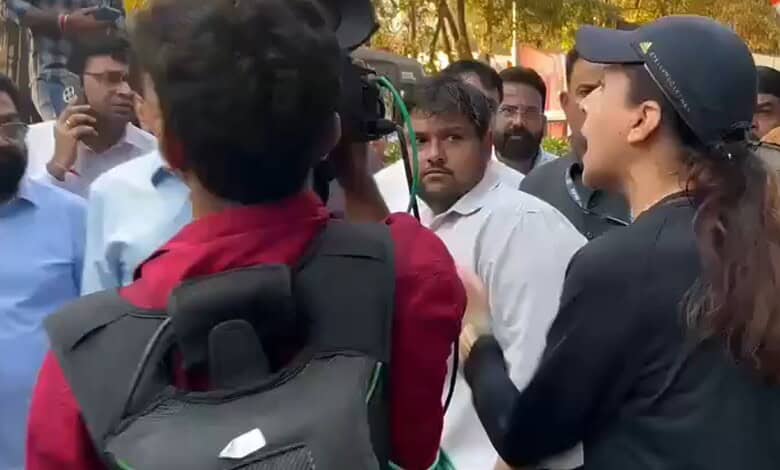Woman commuter challenges BJP minister amid traffic disruption caused by rally.
